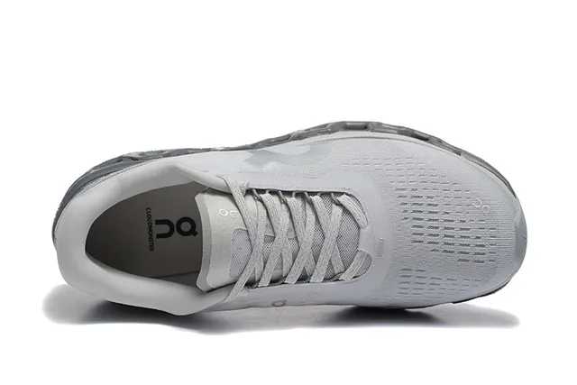 On Cloudmonster Light Gray أحذية الجري 3
