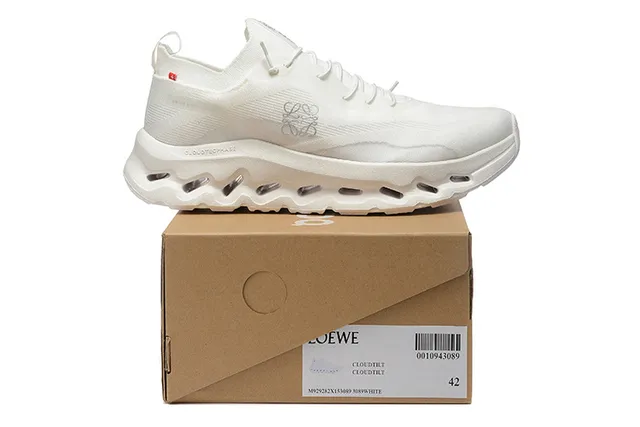 On Cloudmonster White Knit Sock-Fit Upper Open Hexagonal CloudTec Pods Running Shoes 2