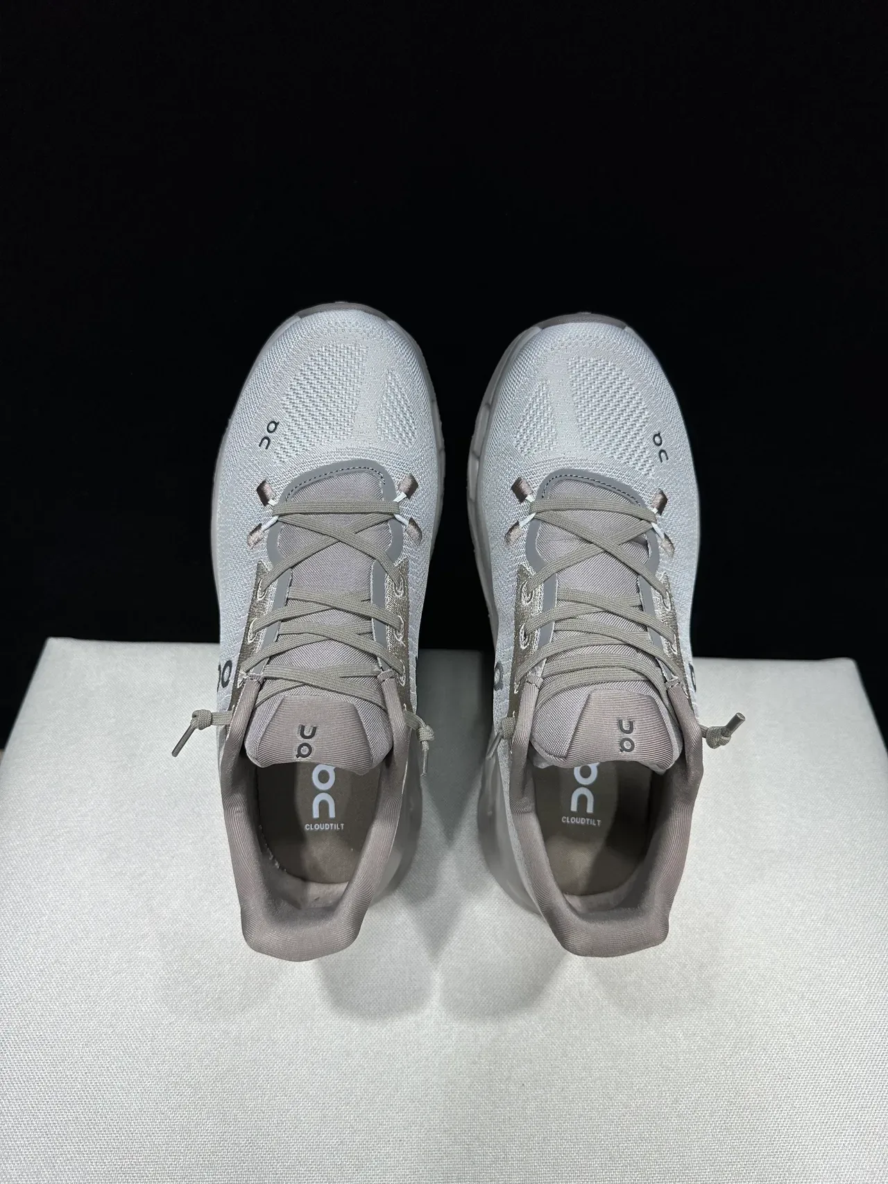 On Gris Beige Upper Tricot Sculpté Semelle Médiane Sculptée Chaussures Lifestyle 6