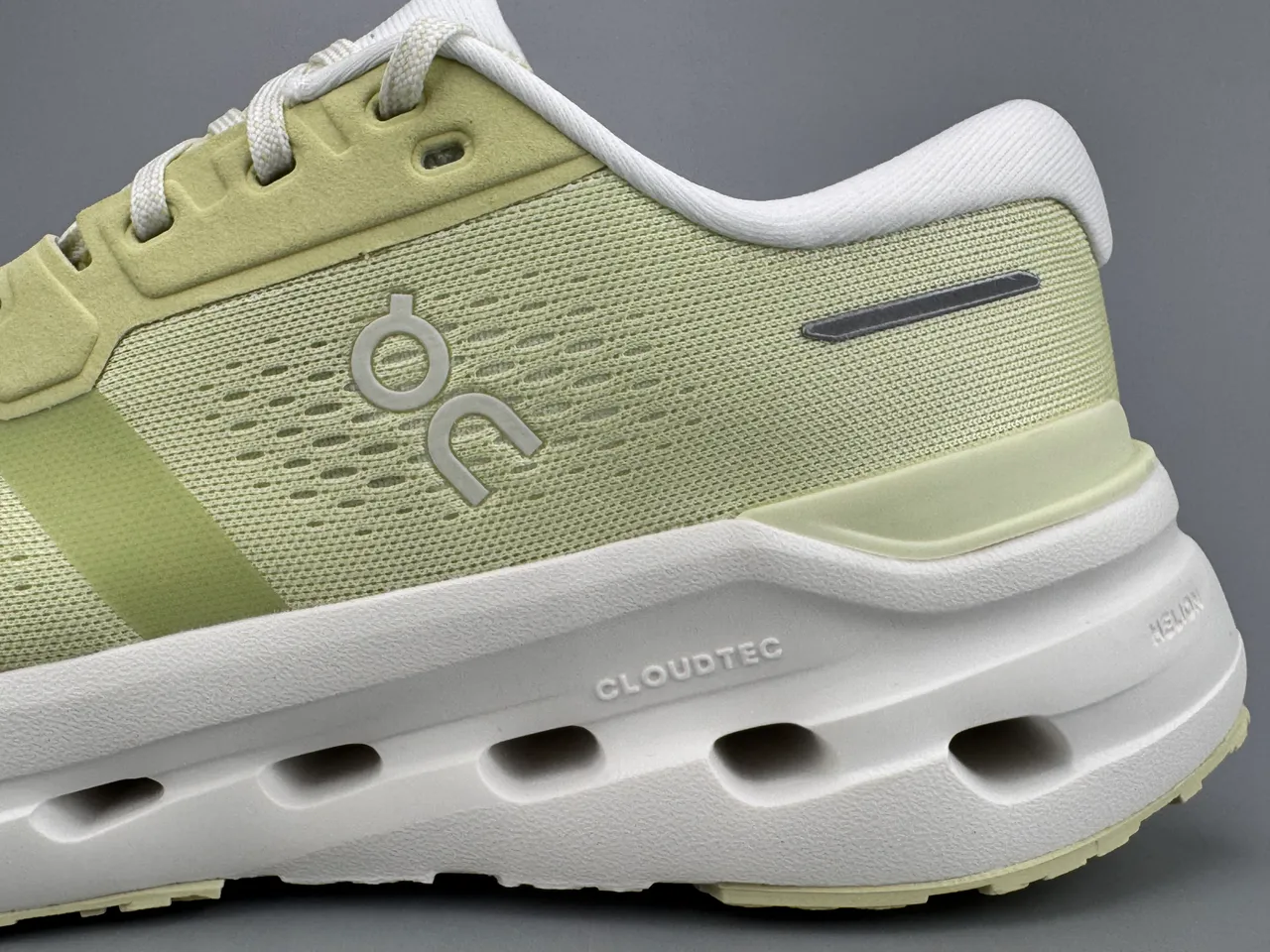 On Verde Blanco Superior de Malla Ingenieril Huecos CloudTec Mediasuela Pods Zapatos de Running 2