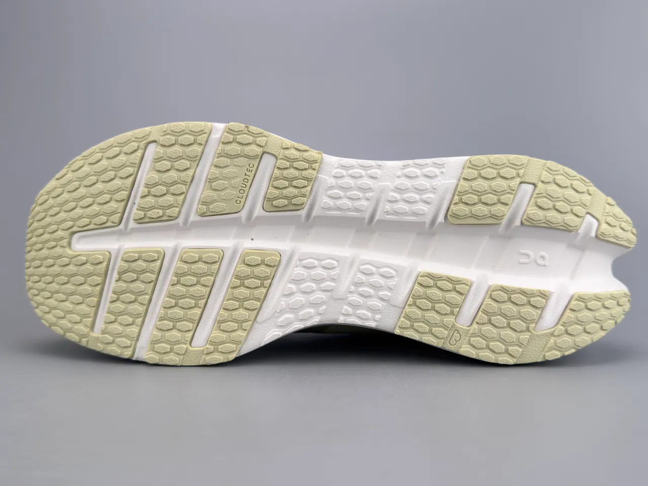 On Verde Blanco Superior de Malla Ingenieril Huecos CloudTec Mediasuela Pods Zapatos de Running 8