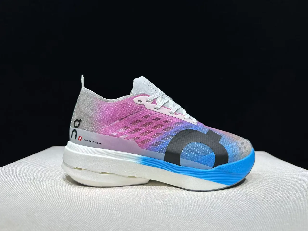 On Multicolor Blue Engineered Mesh Upper Gradient Color Blocking Running Shoes 8