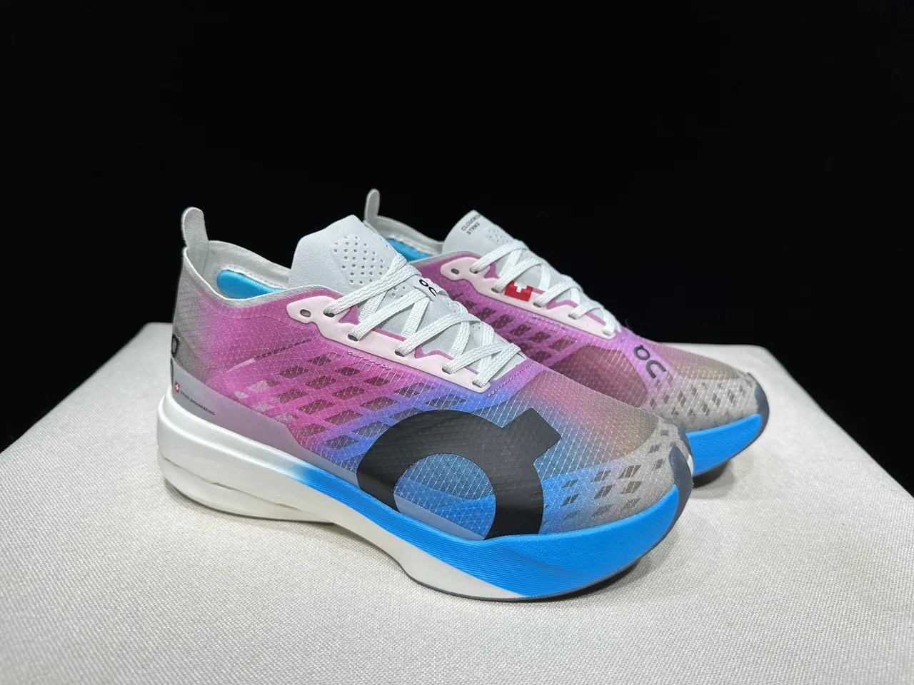 On Multicolor Blue Engineered Mesh Upper Gradient Color Blocking Running Shoes 9