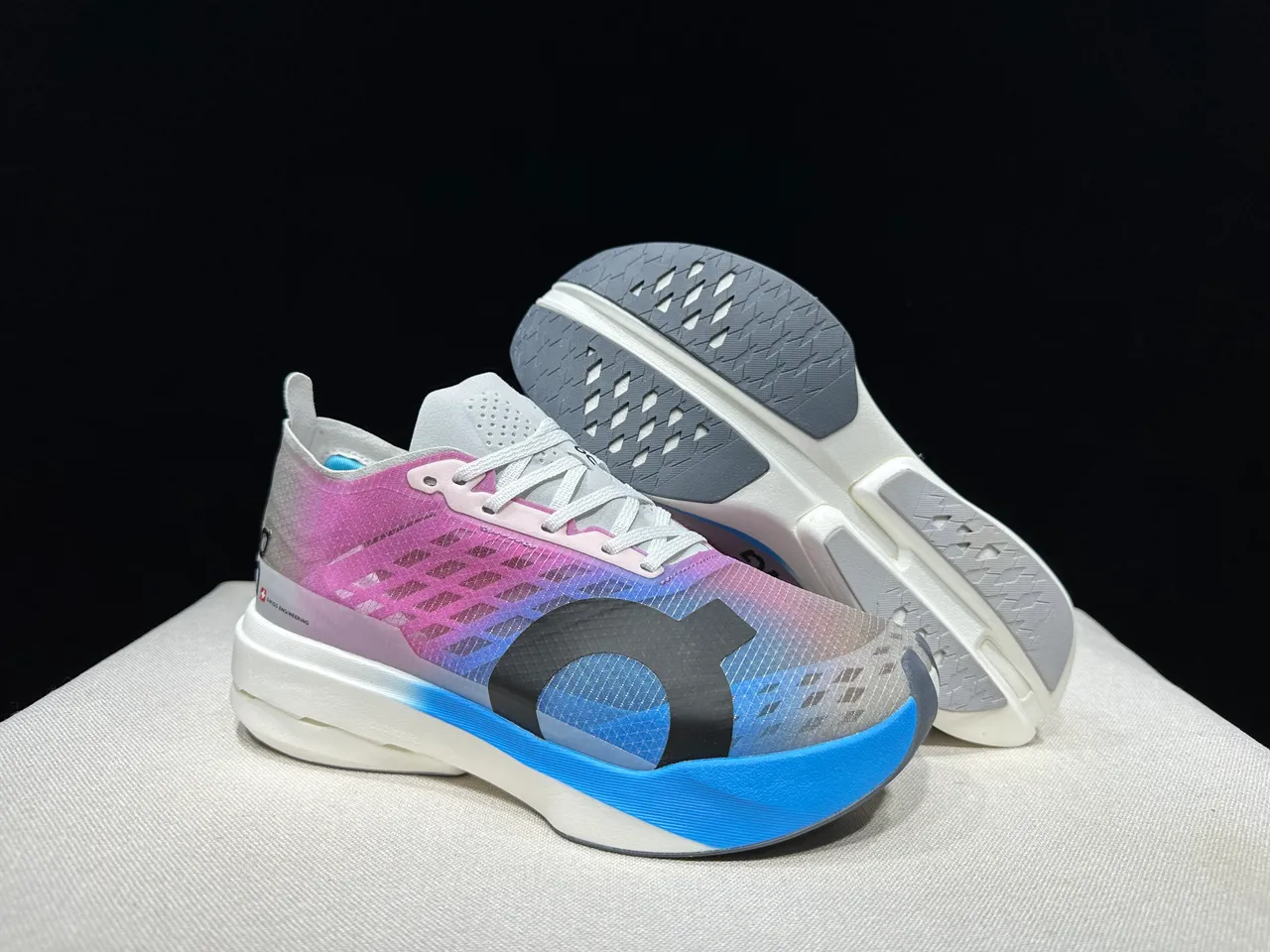 On Multicolor Blue Engineered Mesh Upper Gradient Color Blocking Running Shoes 10