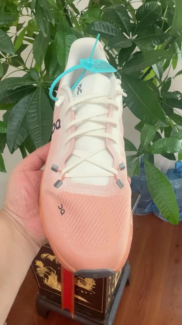 On Rose Beige Tige en Maille Ingénierisée Sculptée Terracotta Semelle Intermédiaire Chaussures de Course 7