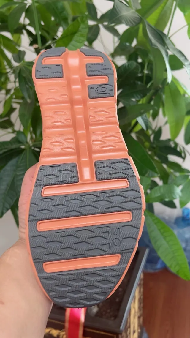 On Rose Beige Tige en Maille Ingénierisée Sculptée Terracotta Semelle Intermédiaire Chaussures de Course 8