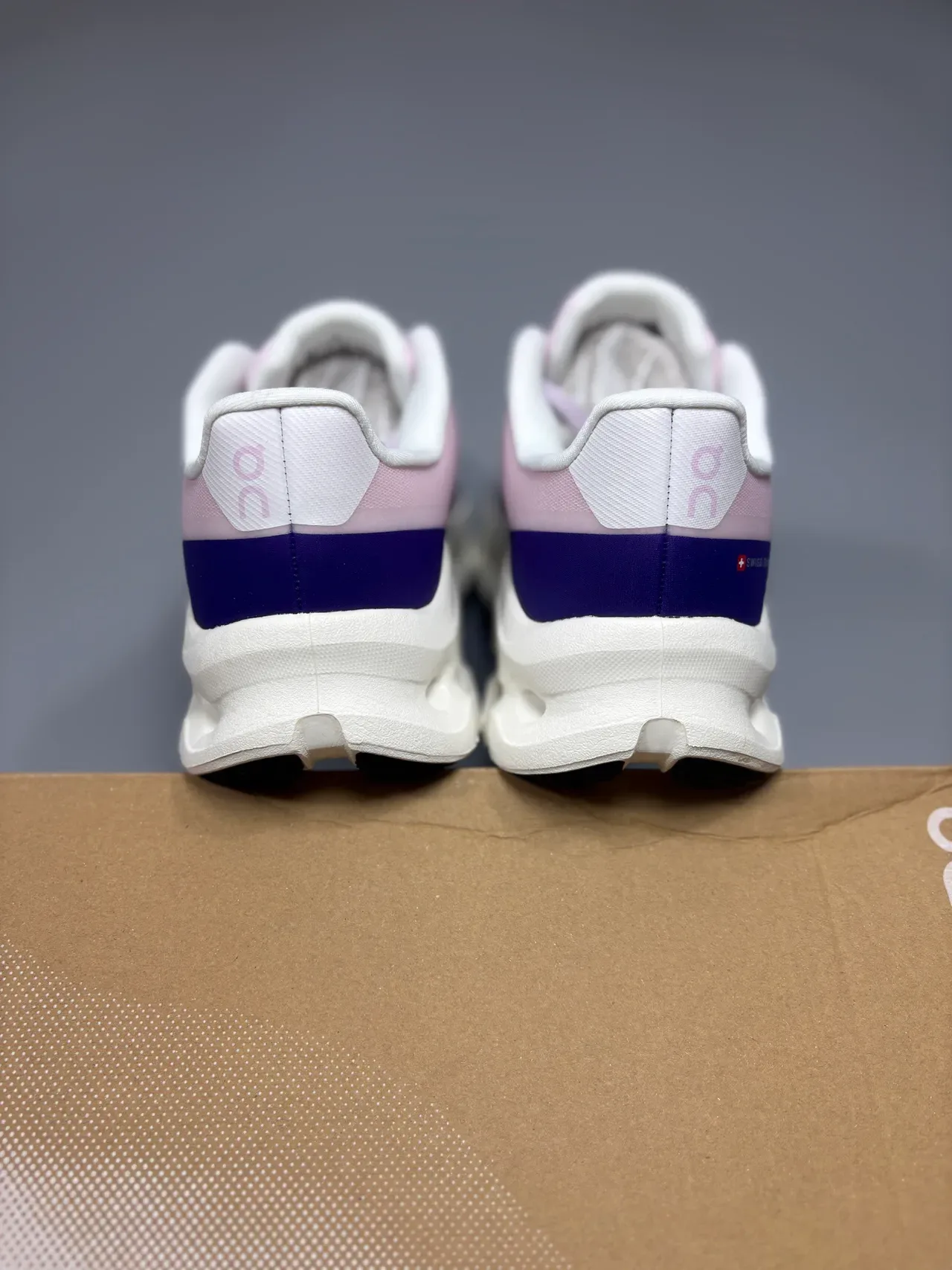 On Rosa Púrpura Esculpido Hueco Mediasuela Malla Ingenierizada Upper Zapatillas 5