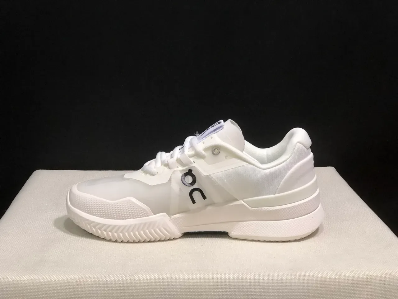 On THE ROGER Pro2 White Sky Blue Running Shoes 8