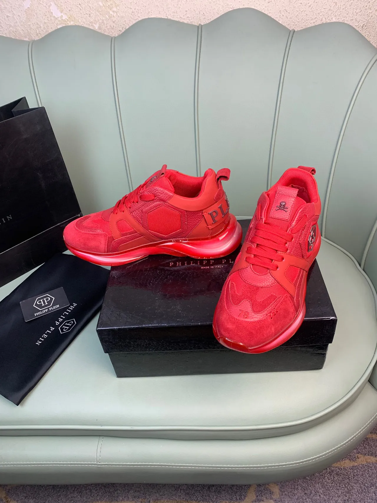 Philipp Plein Sneakers Chunky à semelle transparente sculptée rouge monocromatique 6