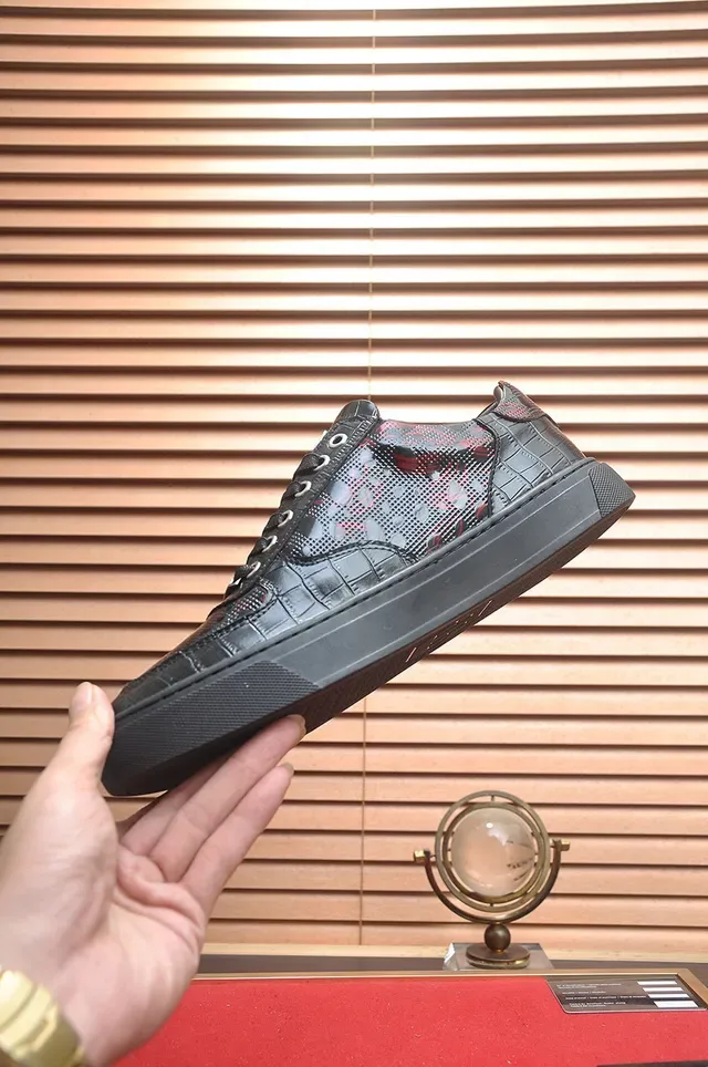 Philipp Plein Tiger Chaussures Lifestyle en cuir patenté noir doré brillant motif brodé 3