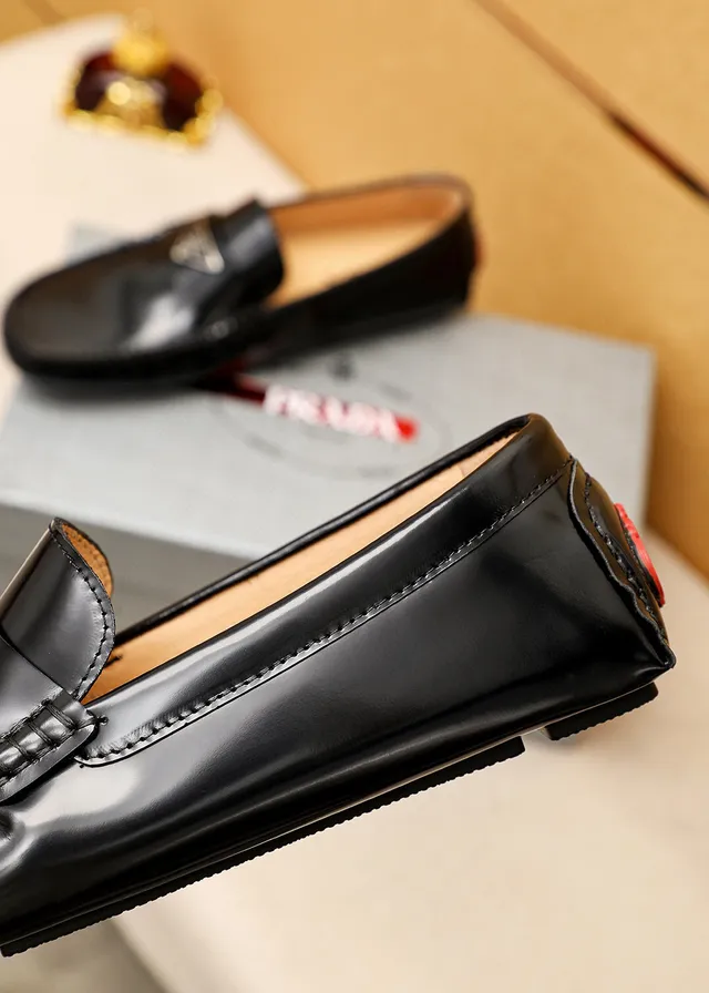 Prada أسود بيج لامع جلد موك-تي خياطة لوفر 4