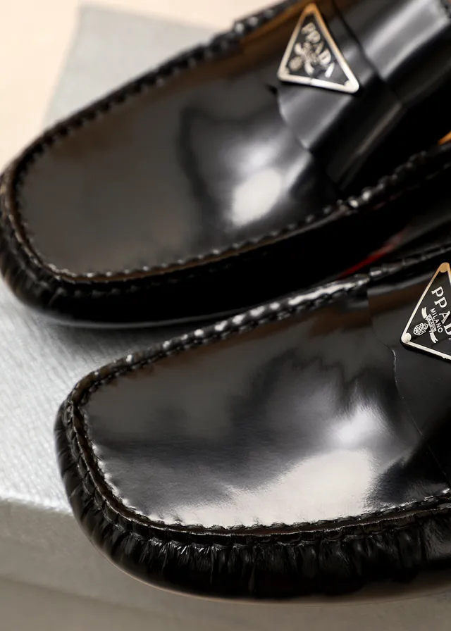 Prada أسود بيج لامع جلد موك-تي خياطة لوفر 6