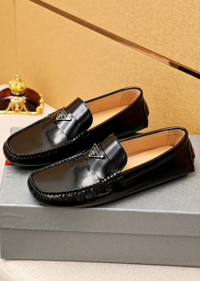 Prada أسود بيج لامع جلد موك-تي خياطة لوفر 8