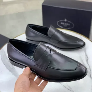 Prada جلد أسود Penny Strap Loafers