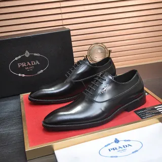 Sapatos Oxford Prada de Cap-Toe Preto Polido