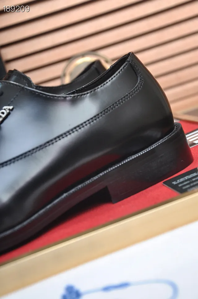 Sapatos Oxford Prada de Cap-Toe Preto Polido 4