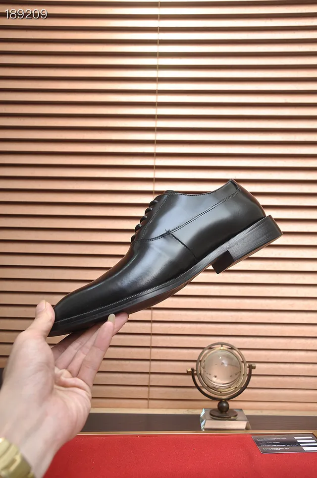 Sapatos Oxford Prada de Cap-Toe Preto Polido 7