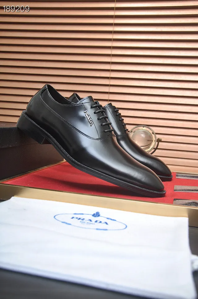 Sapatos Oxford Prada de Cap-Toe Preto Polido 8
