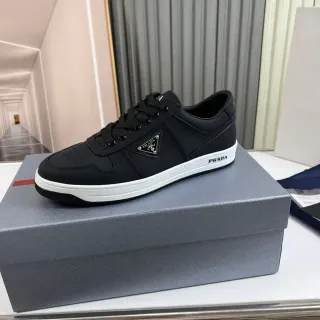 প্রাদা কালো সাদা লো-টপ পারফোরেটেড টো লাইফস্টাইল স্নিকার