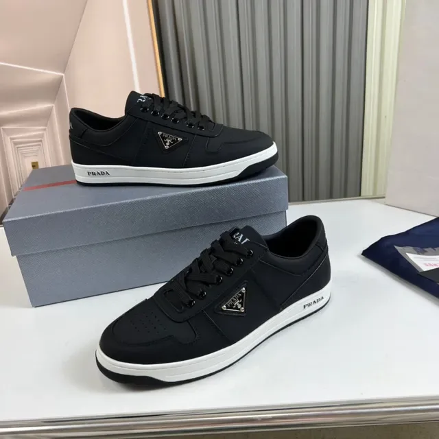 Prada Sneakers Lifestyle Noir et Blanc Pointe Perforée Low-Top 5