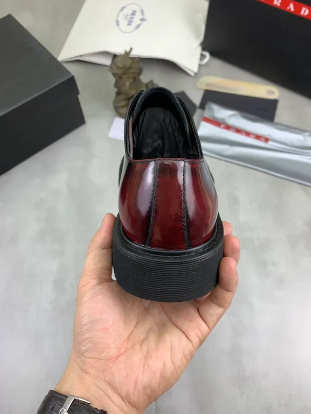 Prada Burdeos Negro Brillo Alto Gradiente Cuero Oxford con Cordones 3