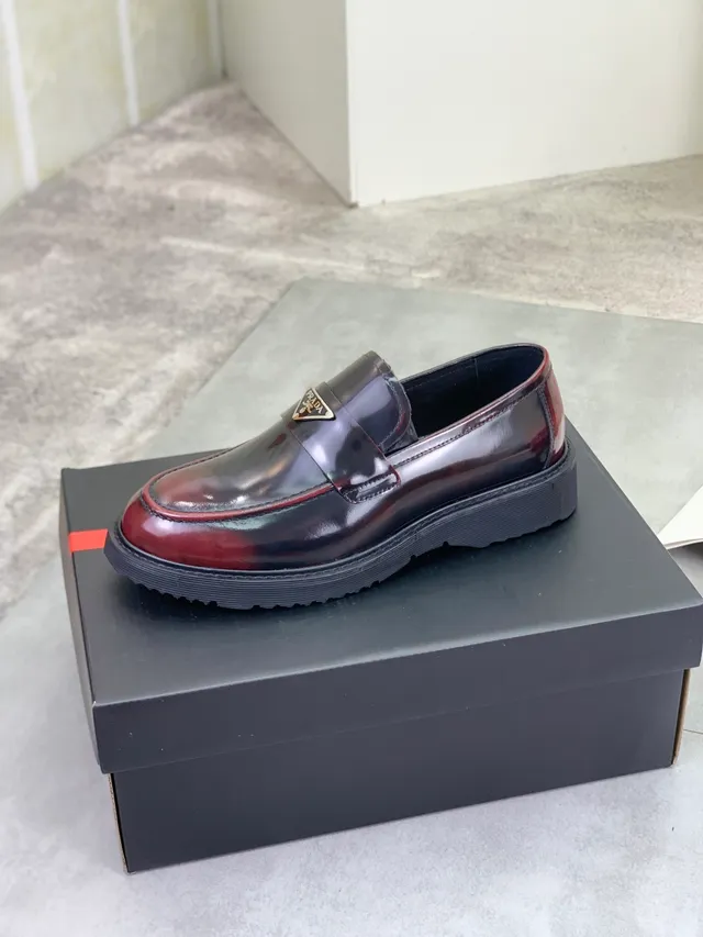 Prada Burdeos Negro Cuero Patentado Alto Brillo Dos Tonos Loafer 4