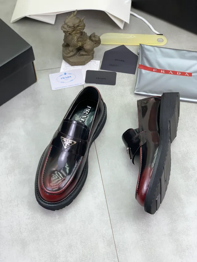 Prada Burdeos Negro Cuero Patentado Alto Brillo Dos Tonos Loafer 5