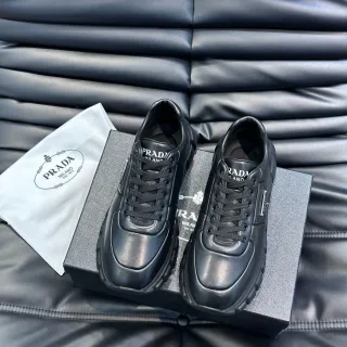 Prada Cloudbust أحذية رياضية سوداء سميكة