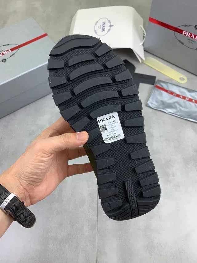 Prada Cloudbust Tênis Lifestyle Verde Oliva e Branco 2
