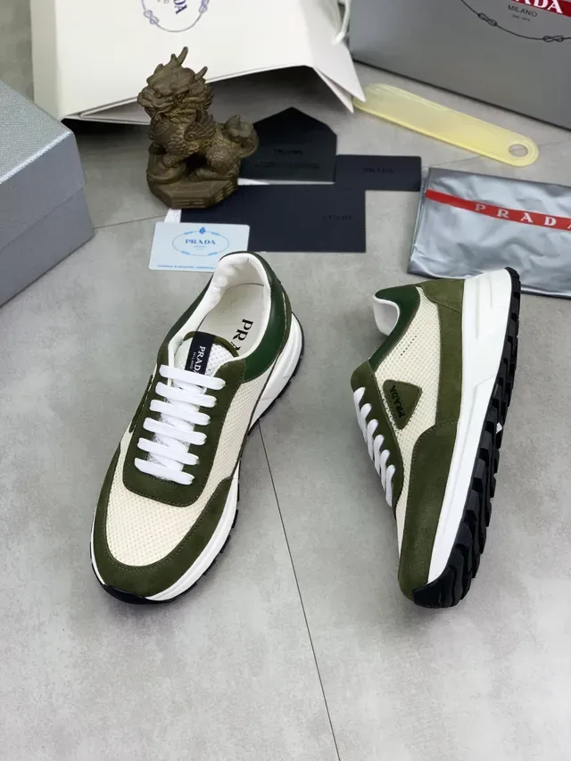 Prada Cloudbust Tênis Lifestyle Verde Oliva e Branco 5