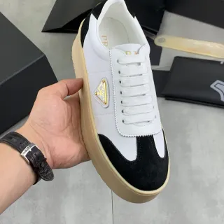 Prada Cloudbust أبيض أسود بيج حذاء لايف ستايل