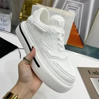 Prada Cloudbust أبيض أسود منحوت هندسي تداخلات كعب سميك منصة حذاء أسلوب حياة