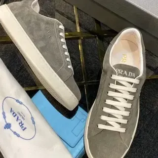 Prada حذاء رياضي Lifestyle من جلد الغزال أبيض رمادي، Upper منخفض، Low-Top