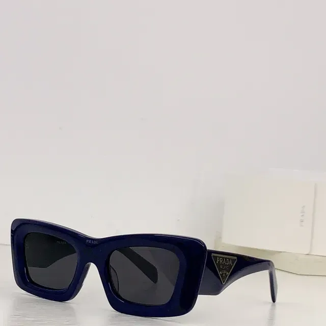 Prada 超大方形黑框粉色镜片太阳镜 6
