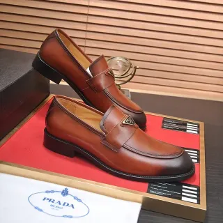 Prada Penny Loafer en Cuir Marron à Deux Tons