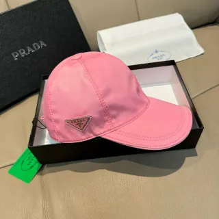 Prada গোলাপি মসৃণ সিন্থেটিক ফ্যাব্রিক স্ট্রাকচার্ড ছয়-প্যানেল ক্রাউন বেসবল ক্যাপ