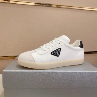 Prada Zapatillas Minimalistas Lifestyle Blancas y Negras Low-Top