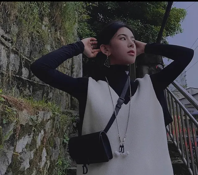 Prada أبيض أسود ساق زخارف TWS سماعات أذن 4