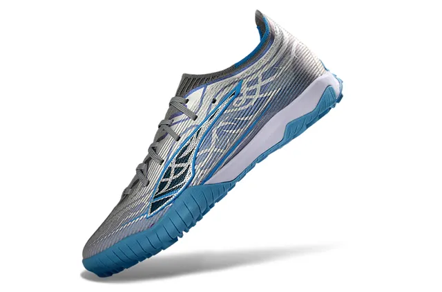 Puma Future Z Chaussures de football gris bleu avec upper en tricot, overlay de vague asimétrique pour turf 3