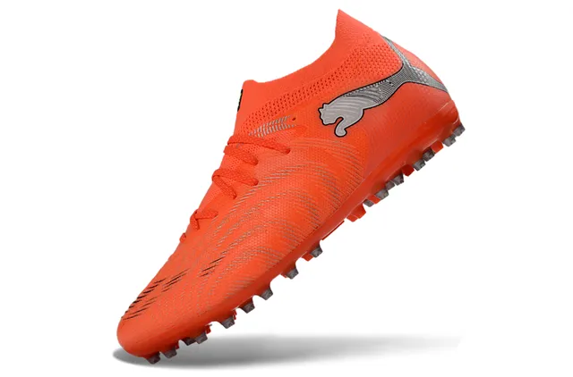 Puma Chaussures de football orange argent tricotées sans couture dessus crampons coniques à pointe métallique sol ferme 3