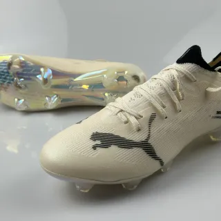 Puma Ultra Nitro Elite ऑफ-व्हाइट आइरिडेसेंट फर्म-ग्राउंड फुटबॉल जूते