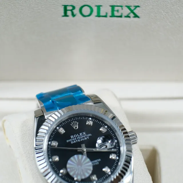Rolex Oyster Perpetual Datejust Cadran noir Marqueurs d'heure en diamant Montre mécanique 3