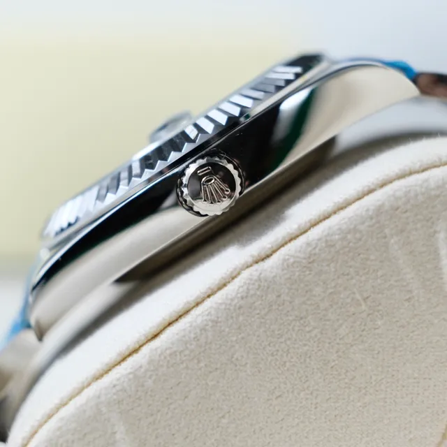 Rolex Oyster Perpetual Datejust Cadran noir Marqueurs d'heure en diamant Montre mécanique 7