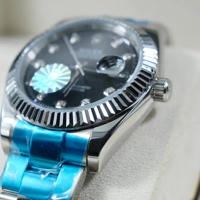 Rolex Oyster Perpetual Datejust Cadran noir Marqueurs d'heure en diamant Montre mécanique 8
