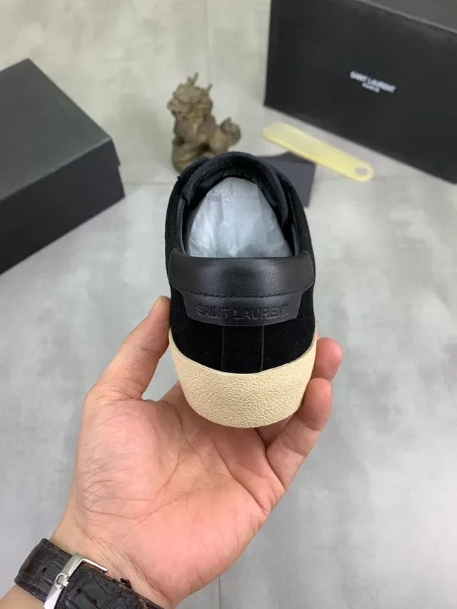 Saint Laurent Chaussures Lifestyle en daim noir et beige avec semelle en caoutchouc 3