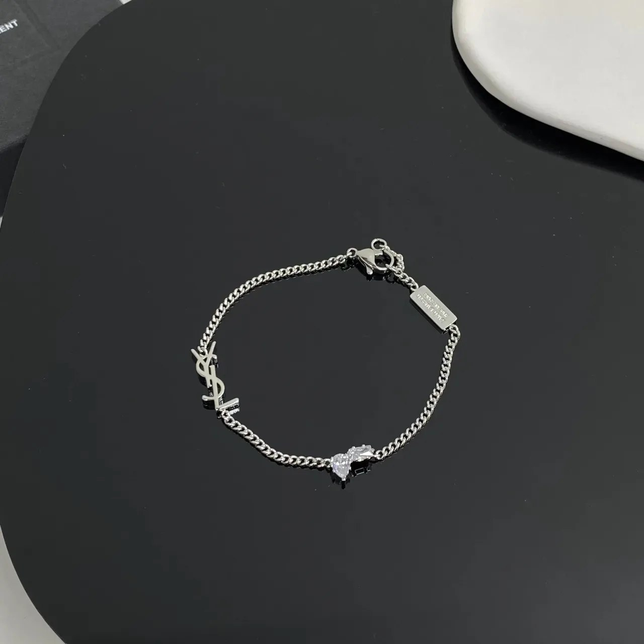 سوار سان لوران مونوغرام فضي سلسلة كيرب شفاف متشابك YSL 6