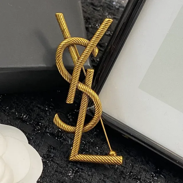 Saint Laurent Broche Monograma de Corda Dourado 2