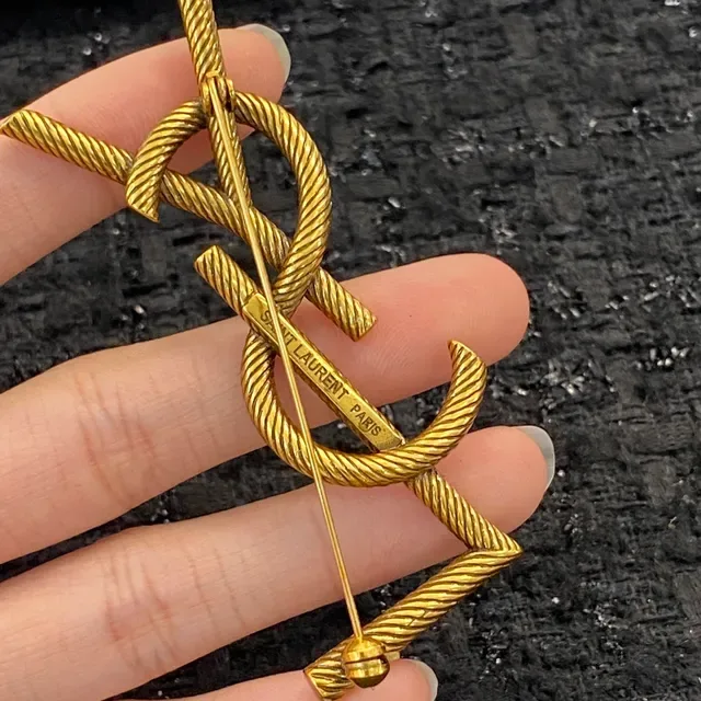 Saint Laurent Broche Monograma de Corda Dourado 4