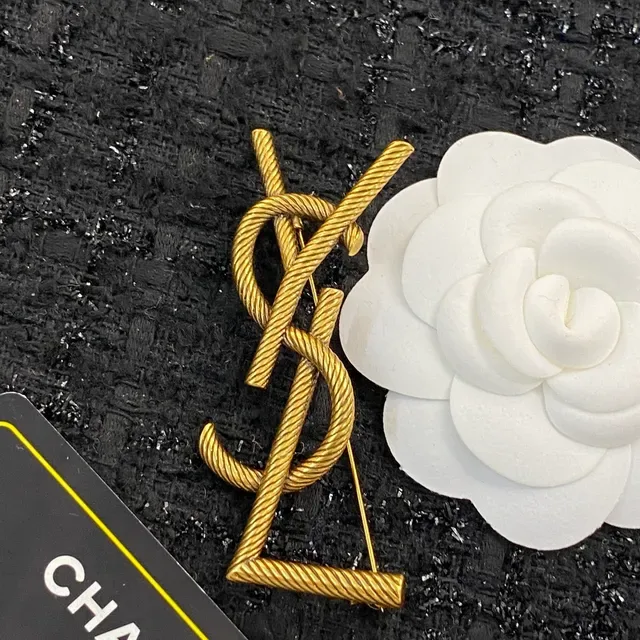 Saint Laurent Broche Monograma de Corda Dourado 6