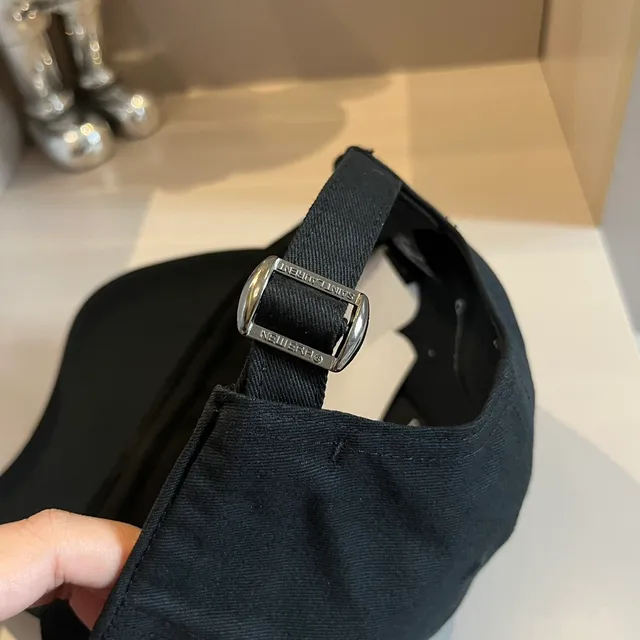Saint Laurent x New Era 9FORTY Casquette de baseball noire brodée monogramme 4